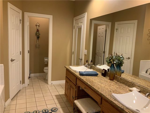 902 Bluffside Drive, Huntsville, AR 72740