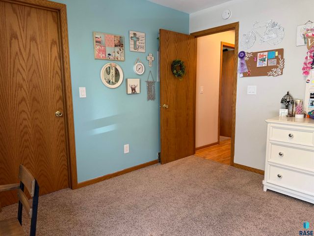 6204 N Purple Martin Ave Avenue, Sioux Falls, SD 57107