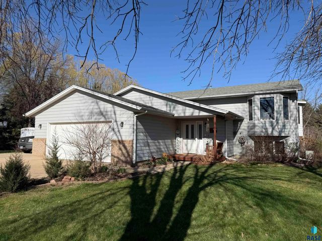 6204 N Purple Martin Ave Avenue, Sioux Falls, SD 57107
