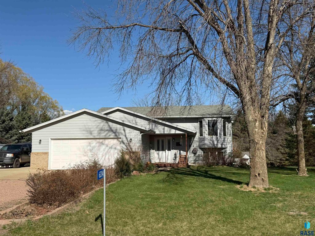 6204 N Purple Martin Ave Avenue, Sioux Falls, SD 57107