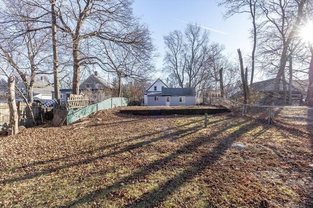 12 Franklin St, Weymouth, MA 02188