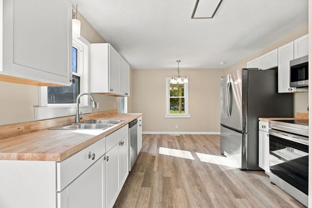 3015 Greenhill Dr, Centerville, TN 37033