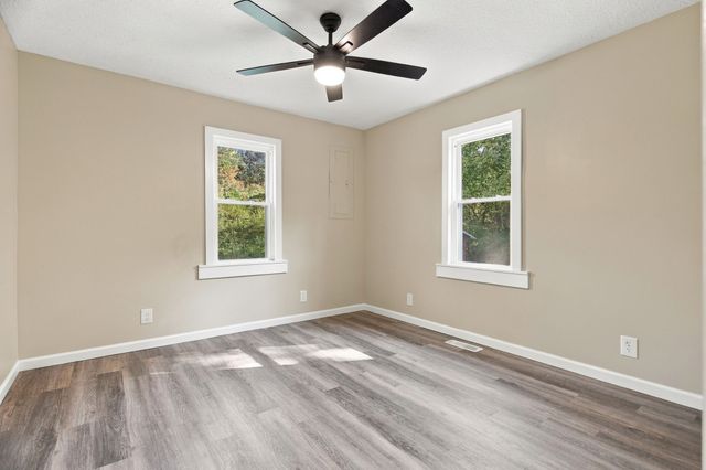 3015 Greenhill Dr, Centerville, TN 37033