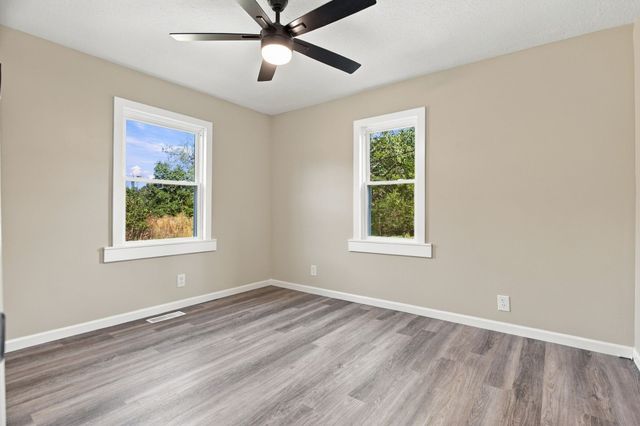 3015 Greenhill Dr, Centerville, TN 37033