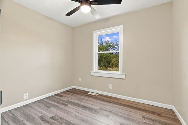 3015 Greenhill Dr, Centerville, TN 37033
