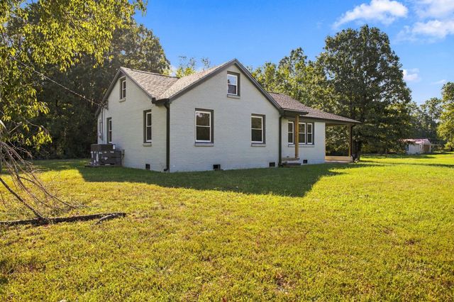 3015 Greenhill Dr, Centerville, TN 37033