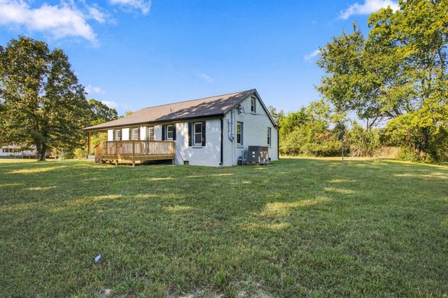 3015 Greenhill Dr, Centerville, TN 37033