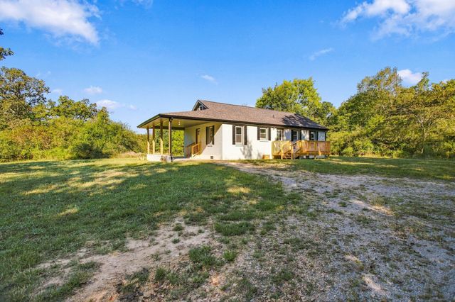 3015 Greenhill Dr, Centerville, TN 37033