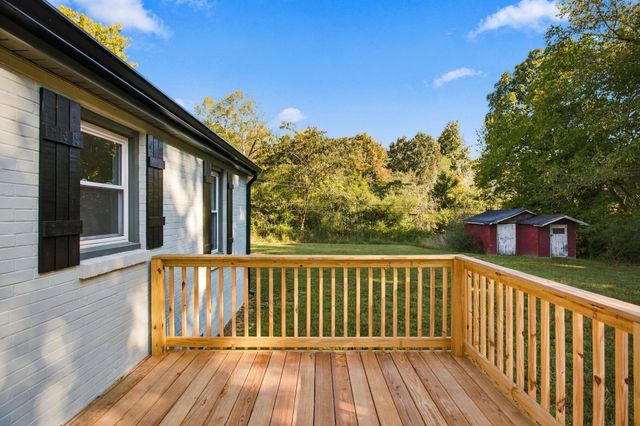 3015 Greenhill Dr, Centerville, TN 37033