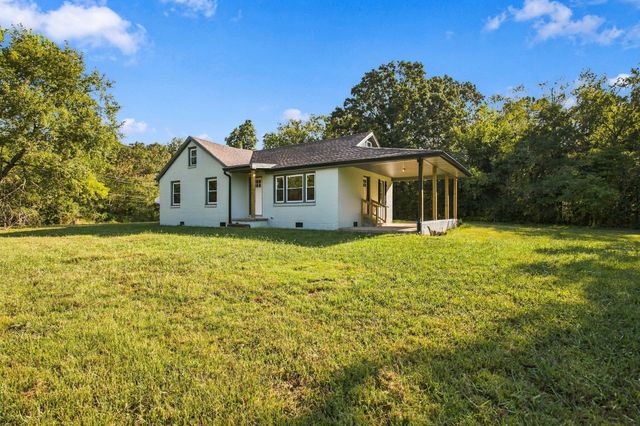 3015 Greenhill Dr, Centerville, TN 37033