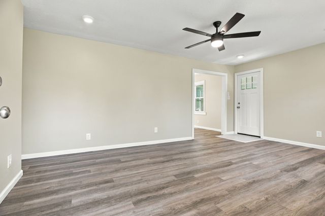 3015 Greenhill Dr, Centerville, TN 37033