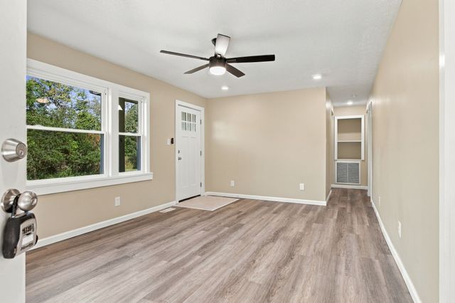 3015 Greenhill Dr, Centerville, TN 37033