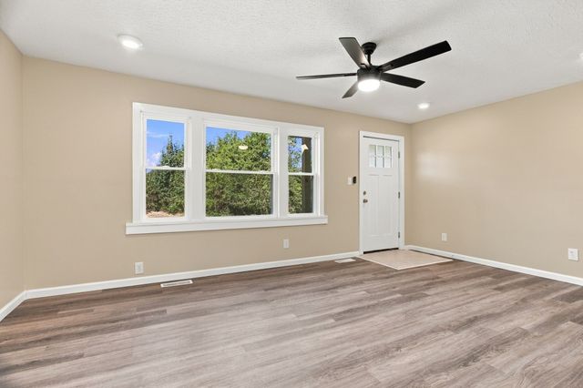 3015 Greenhill Dr, Centerville, TN 37033