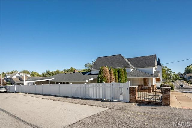 437 Hoffmeister Avenue, St Louis, MO 63125