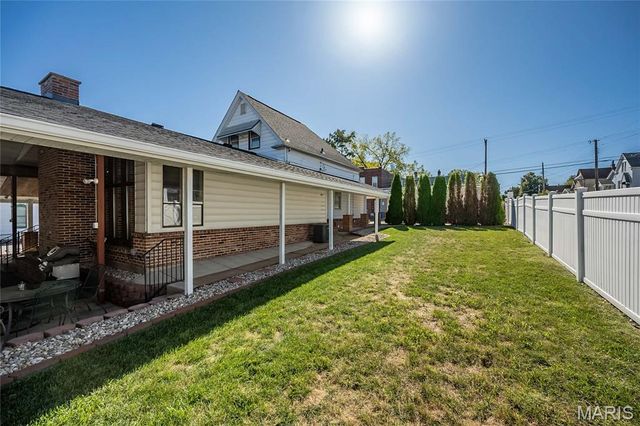 437 Hoffmeister Avenue, St Louis, MO 63125
