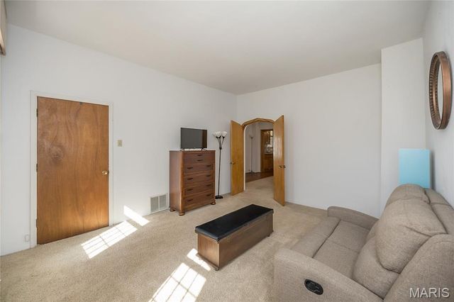 437 Hoffmeister Avenue, St Louis, MO 63125