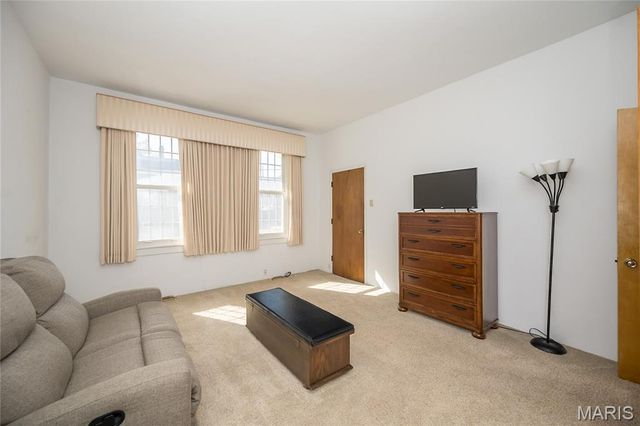 437 Hoffmeister Avenue, St Louis, MO 63125