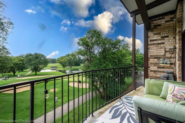 1400 N Yarmouth Place 413, Mount Prospect, IL 60056