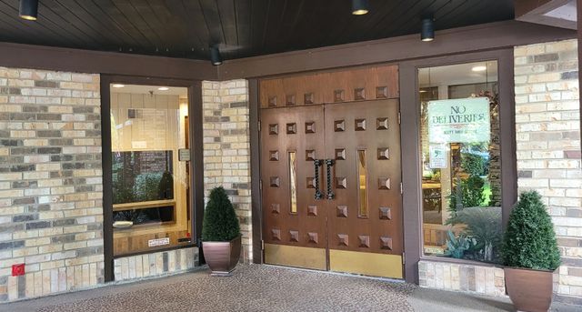1400 N Yarmouth Place 413, Mount Prospect, IL 60056