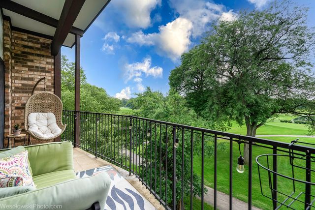 1400 N Yarmouth Place 413, Mount Prospect, IL 60056