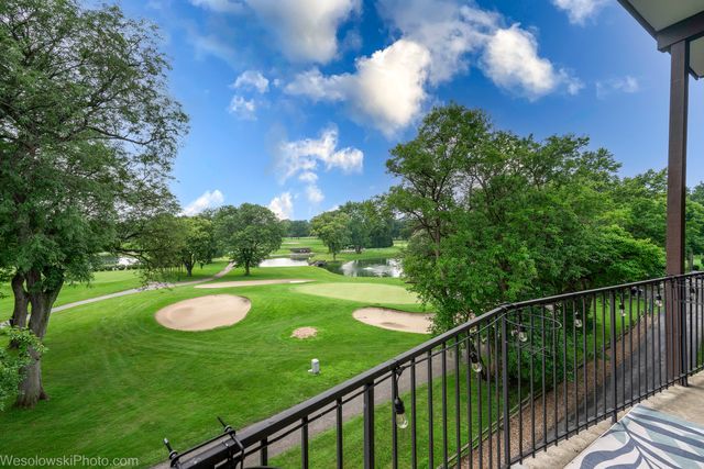 1400 N Yarmouth Place 413, Mount Prospect, IL 60056