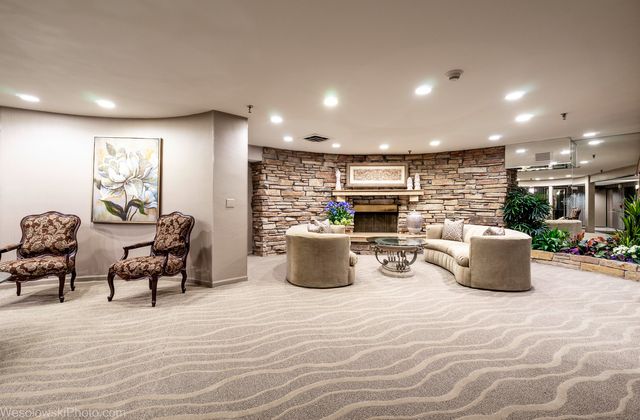 1400 N Yarmouth Place 413, Mount Prospect, IL 60056