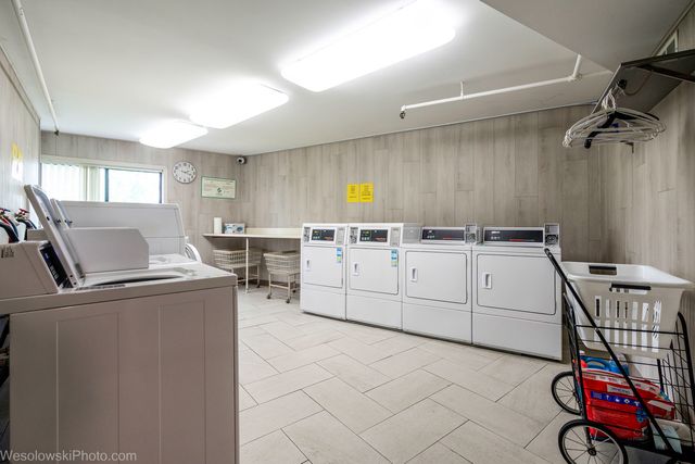 1400 N Yarmouth Place 413, Mount Prospect, IL 60056