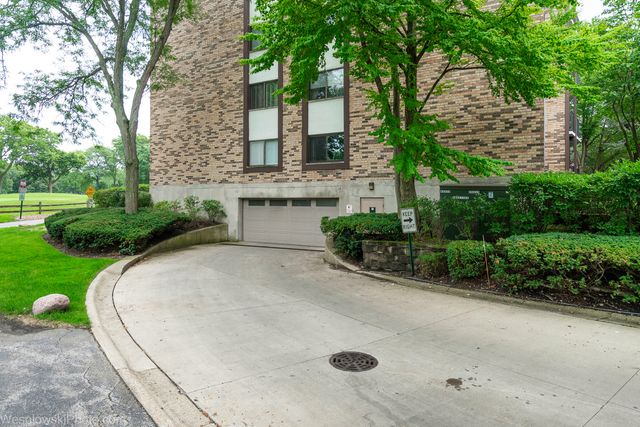 1400 N Yarmouth Place 413, Mount Prospect, IL 60056