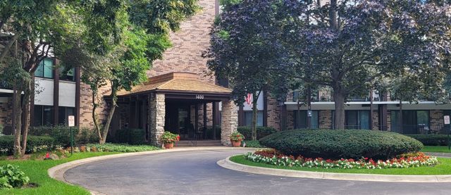 1400 N Yarmouth Place 413, Mount Prospect, IL 60056
