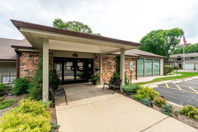 1400 N Yarmouth Place 413, Mount Prospect, IL 60056