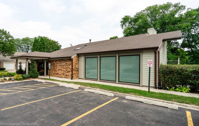 1400 N Yarmouth Place 413, Mount Prospect, IL 60056