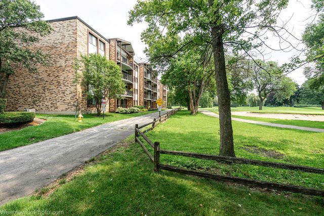 1400 N Yarmouth Place 413, Mount Prospect, IL 60056