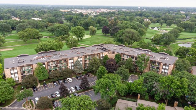 1400 N Yarmouth Place 413, Mount Prospect, IL 60056