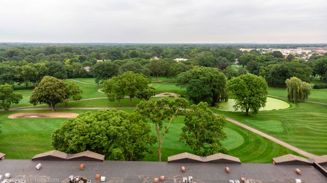 1400 N Yarmouth Place 413, Mount Prospect, IL 60056