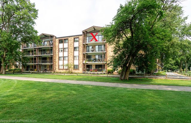 1400 N Yarmouth Place 413, Mount Prospect, IL 60056