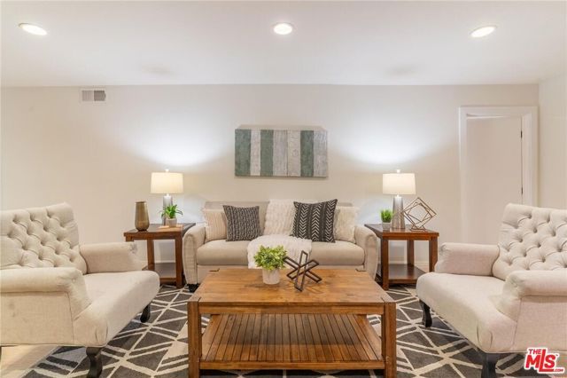 1940 N Highland Avenue 42, Los Angeles, CA 90068