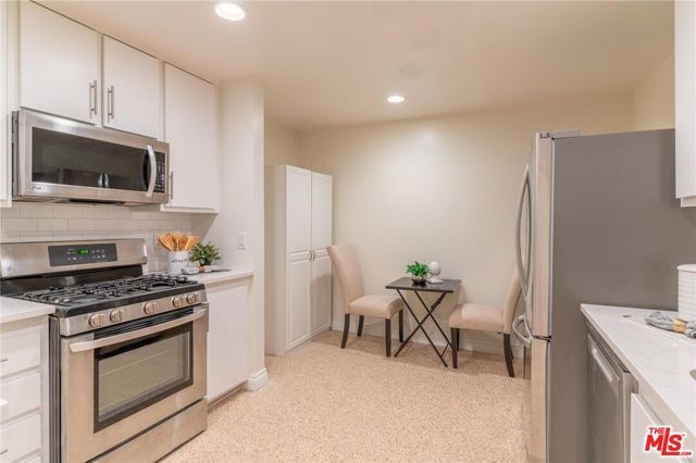 1940 N Highland Avenue 42, Los Angeles, CA 90068