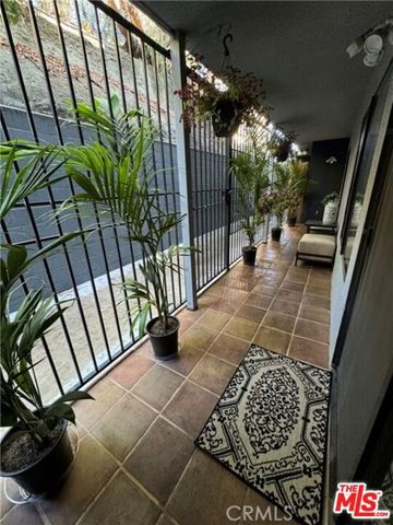 1940 N Highland Avenue 42, Los Angeles, CA 90068