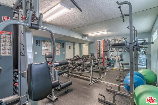 1940 N Highland Avenue 42, Los Angeles, CA 90068