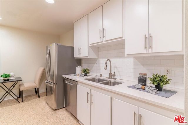 1940 N Highland Avenue 42, Los Angeles, CA 90068