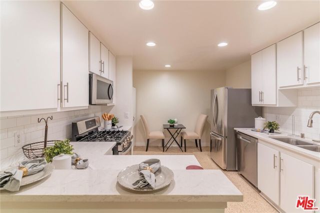 1940 N Highland Avenue 42, Los Angeles, CA 90068