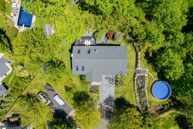 40 Schirra Dr, Wanaque Boro, NJ 07465