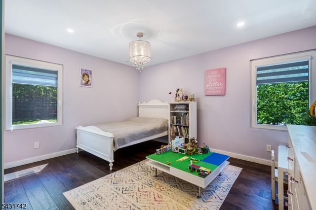 40 Schirra Dr, Wanaque Boro, NJ 07465