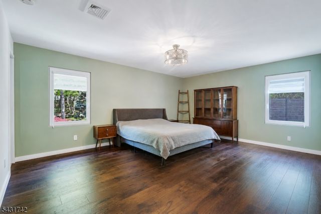 40 Schirra Dr, Wanaque Boro, NJ 07465
