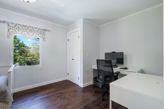 40 Schirra Dr, Wanaque Boro, NJ 07465