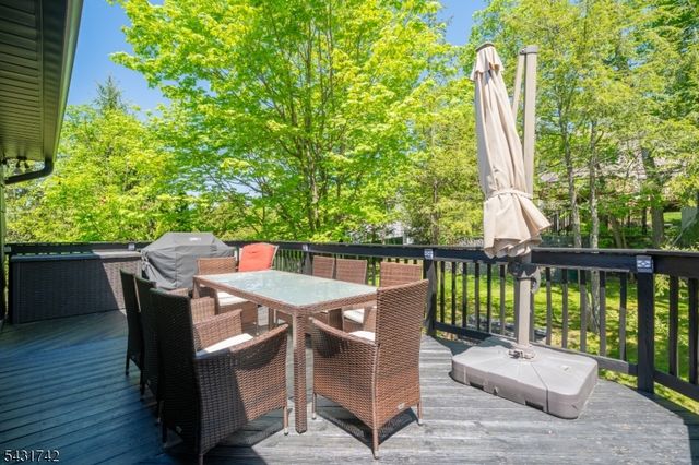 40 Schirra Dr, Wanaque Boro, NJ 07465