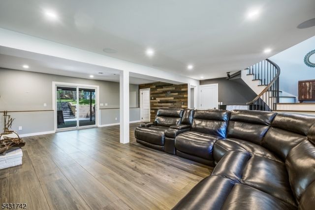 40 Schirra Dr, Wanaque Boro, NJ 07465