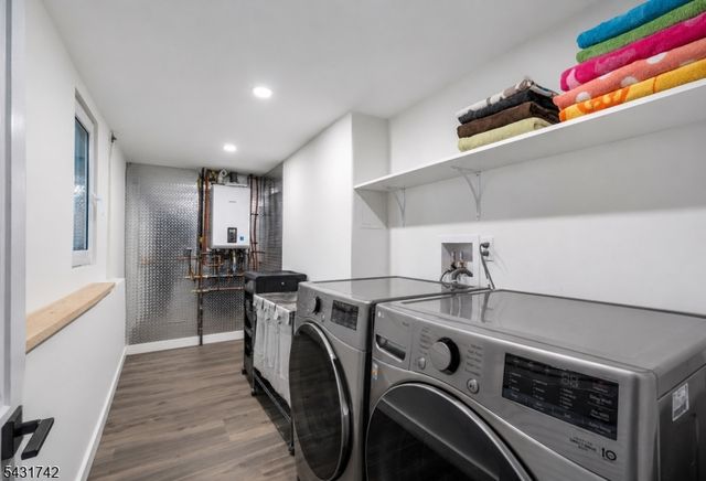 40 Schirra Dr, Wanaque Boro, NJ 07465
