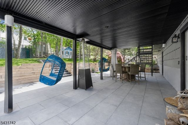 40 Schirra Dr, Wanaque Boro, NJ 07465