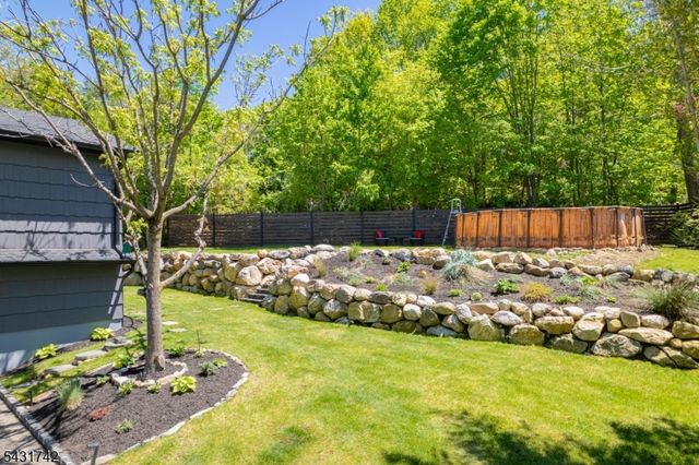 40 Schirra Dr, Wanaque Boro, NJ 07465